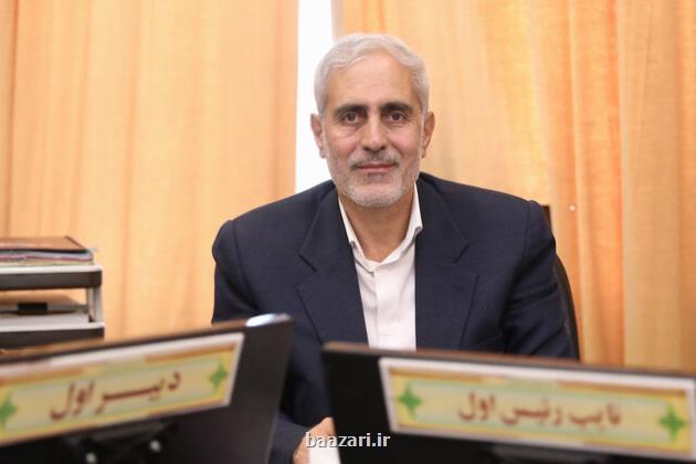مدنی زاده به لحاظ تئوریک و تحصیلات دانشگاهی بر مسایل اقتصادی تسلط کاملی دارد